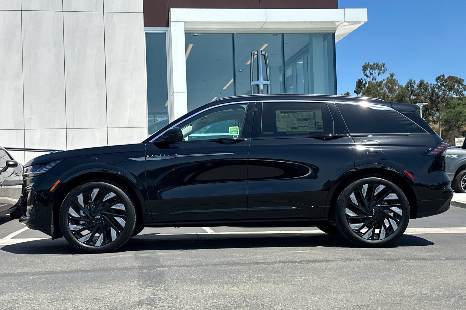 New 2026 Lincoln Nautilus Black Label w/ Jet Appearance Package AWD/4WD image 6