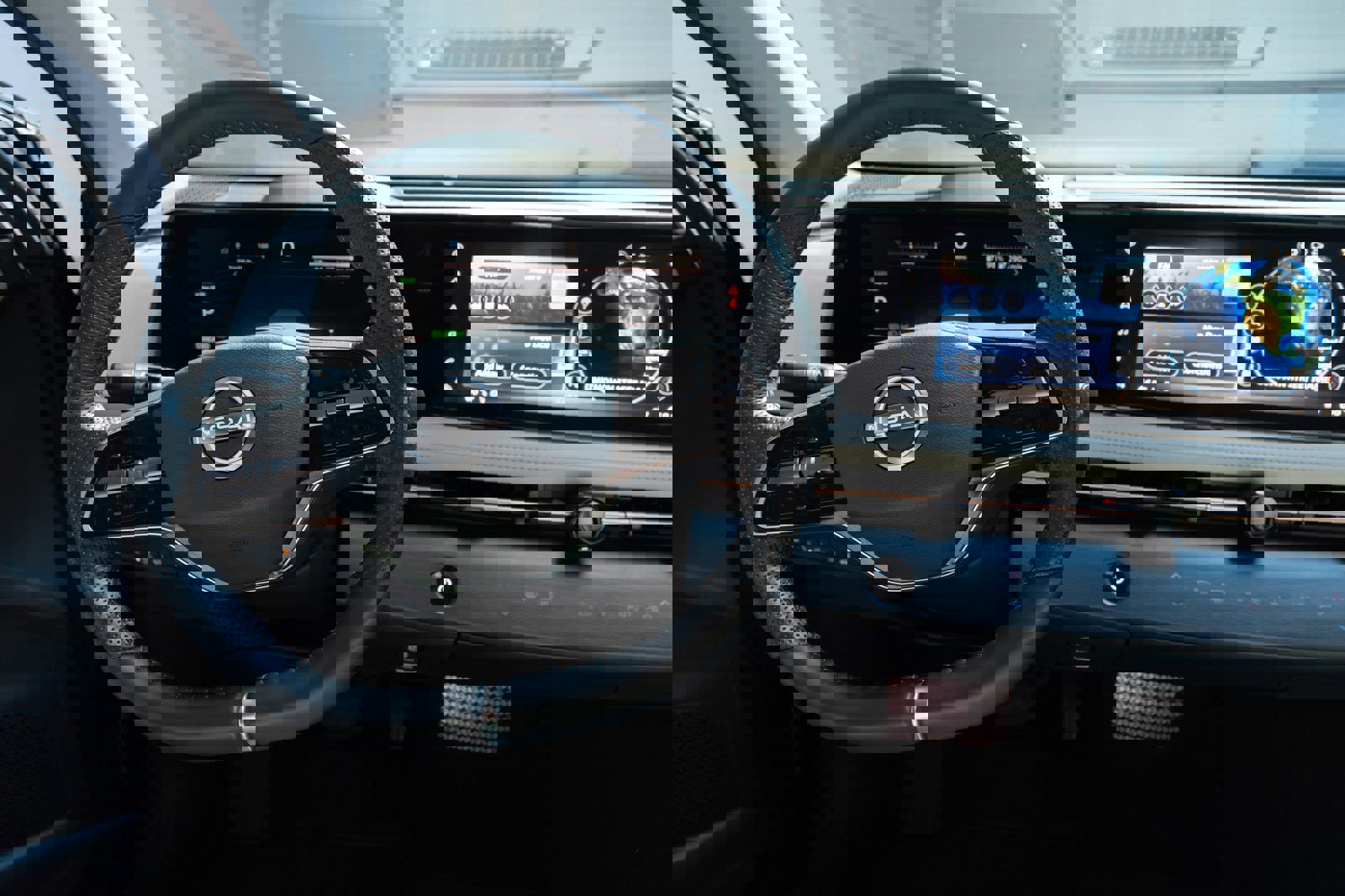 Used 2023 Nissan Ariya AWD image 14