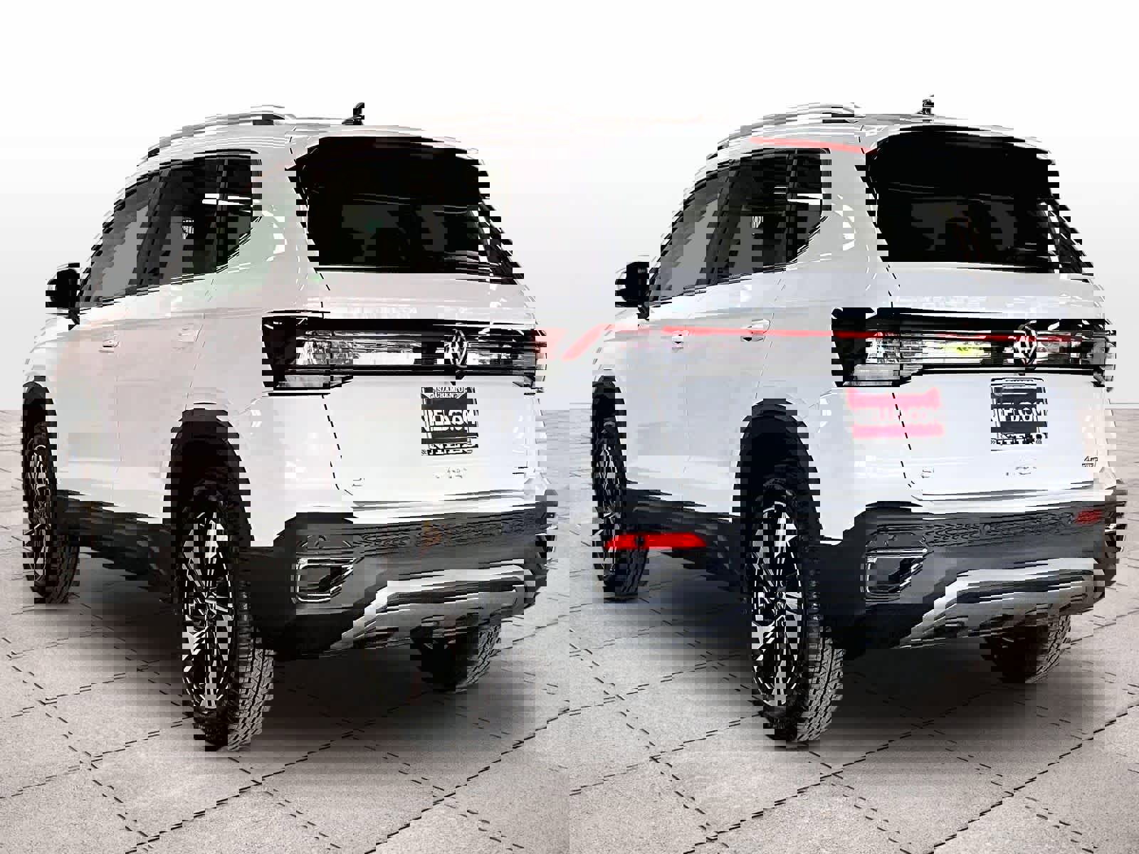New 2026 Volkswagen Taos SE image 3