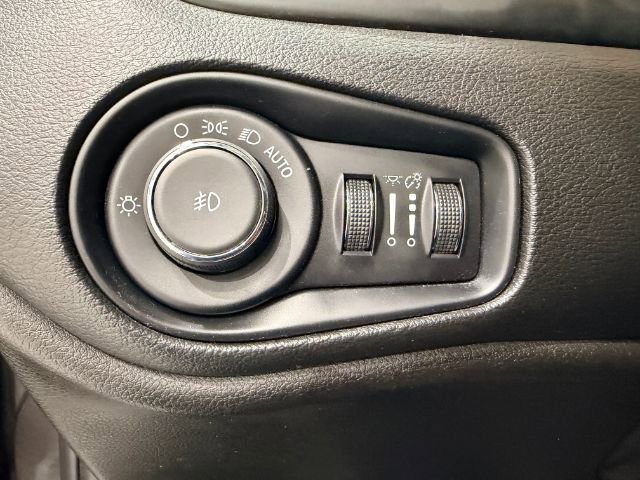 Used 2017 Jeep Renegade Latitude image 35