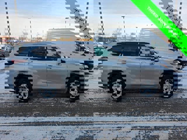 Used 2024 Toyota Highlander LE image 6