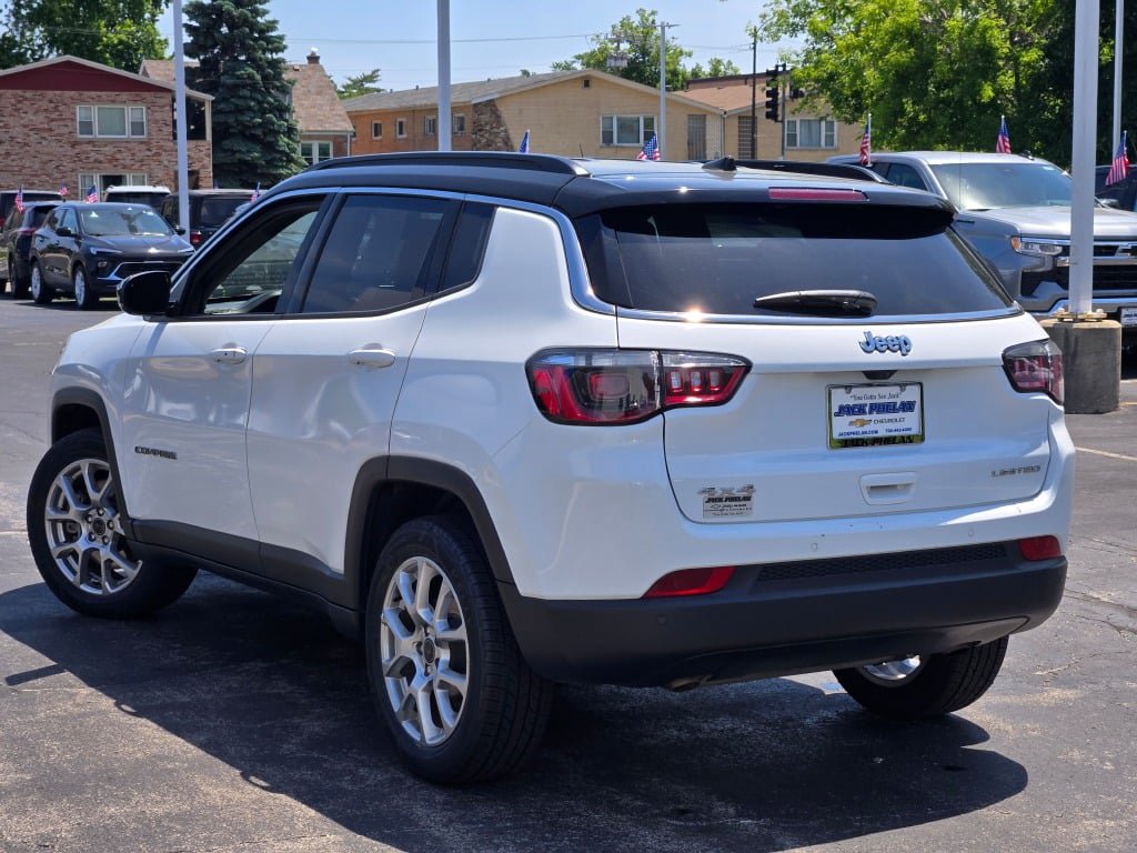 Used 2025 Jeep Compass Limited AWD/4WD image 15