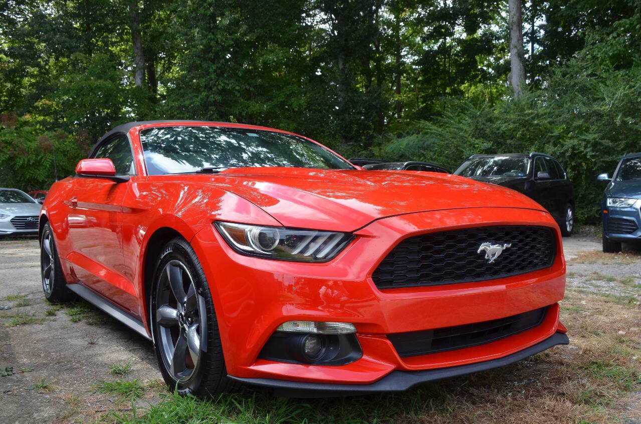 Used 2016 Ford Mustang Convertible w/ Equipment Group 051A RWD image 4