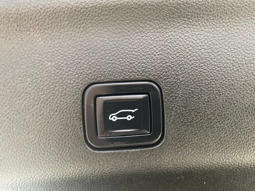 Used 2022 GMC Yukon XL Denali AWD/4WD image 20