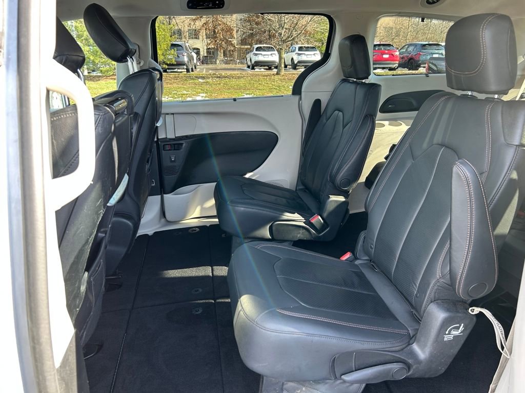 Used 2017 Chrysler Pacifica Touring-L Plus w/ Advanced Safetytec Group image 23