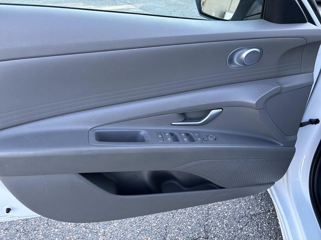 Used 2024 Hyundai Elantra SEL FWD image 18