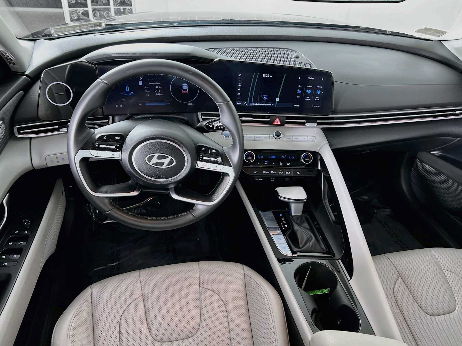 Certified 2025 Hyundai Elantra Limited FWD image 23
