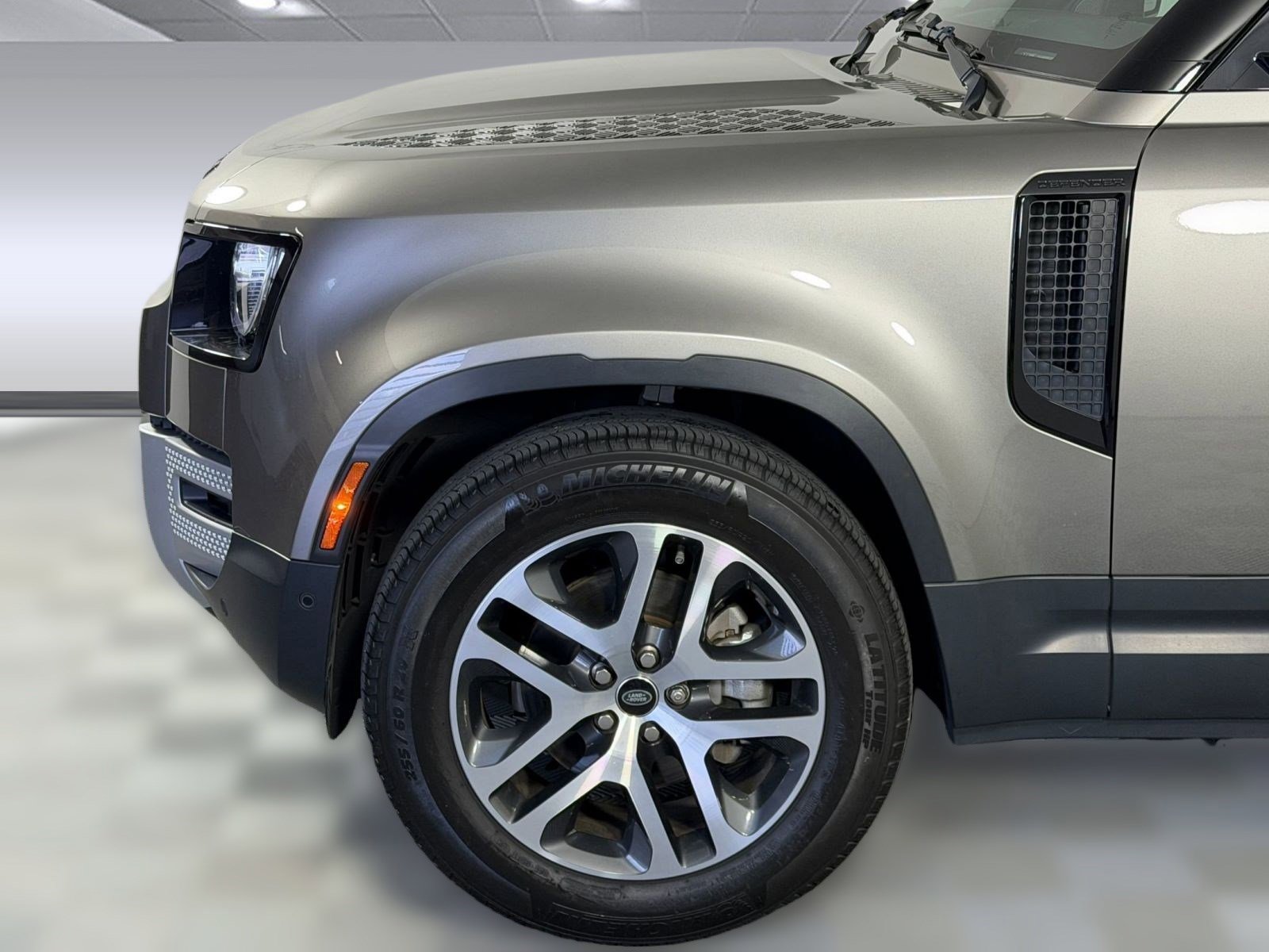 Used 2023 Land Rover Defender 90 S image 11