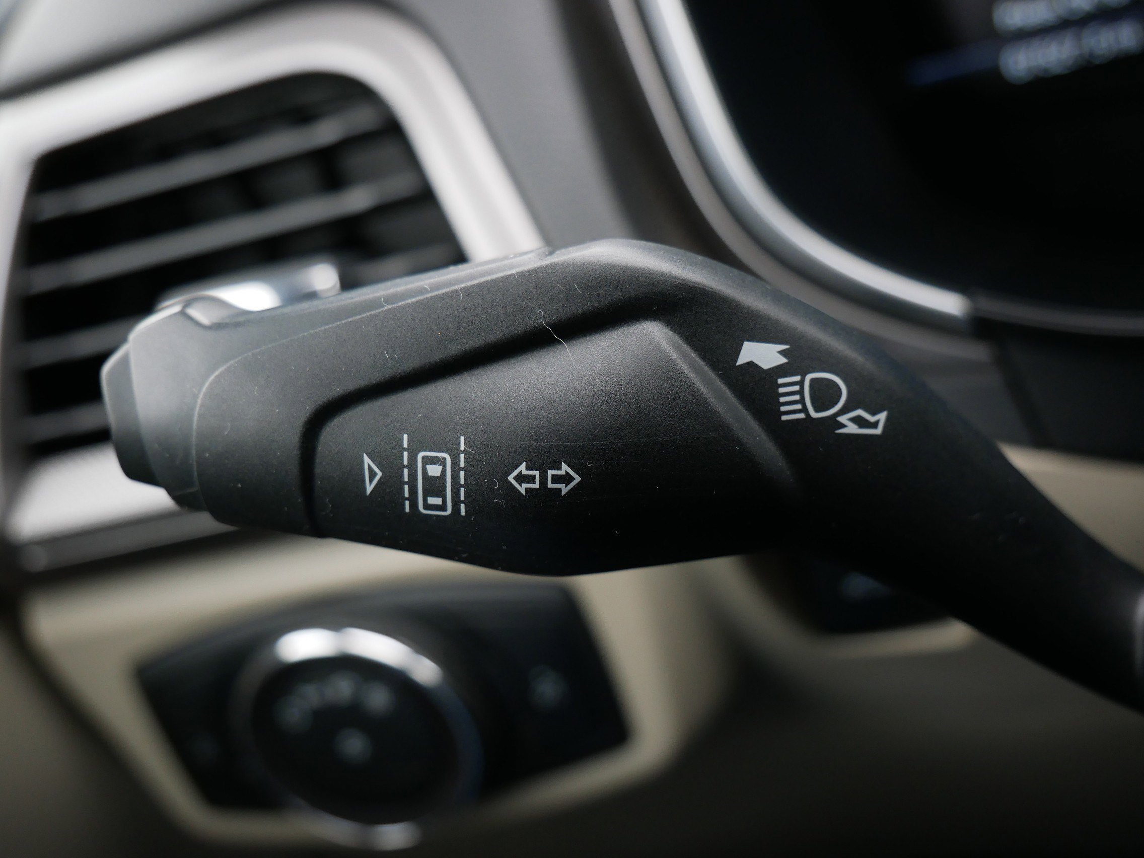 Used 2019 Ford Fusion SE image 32