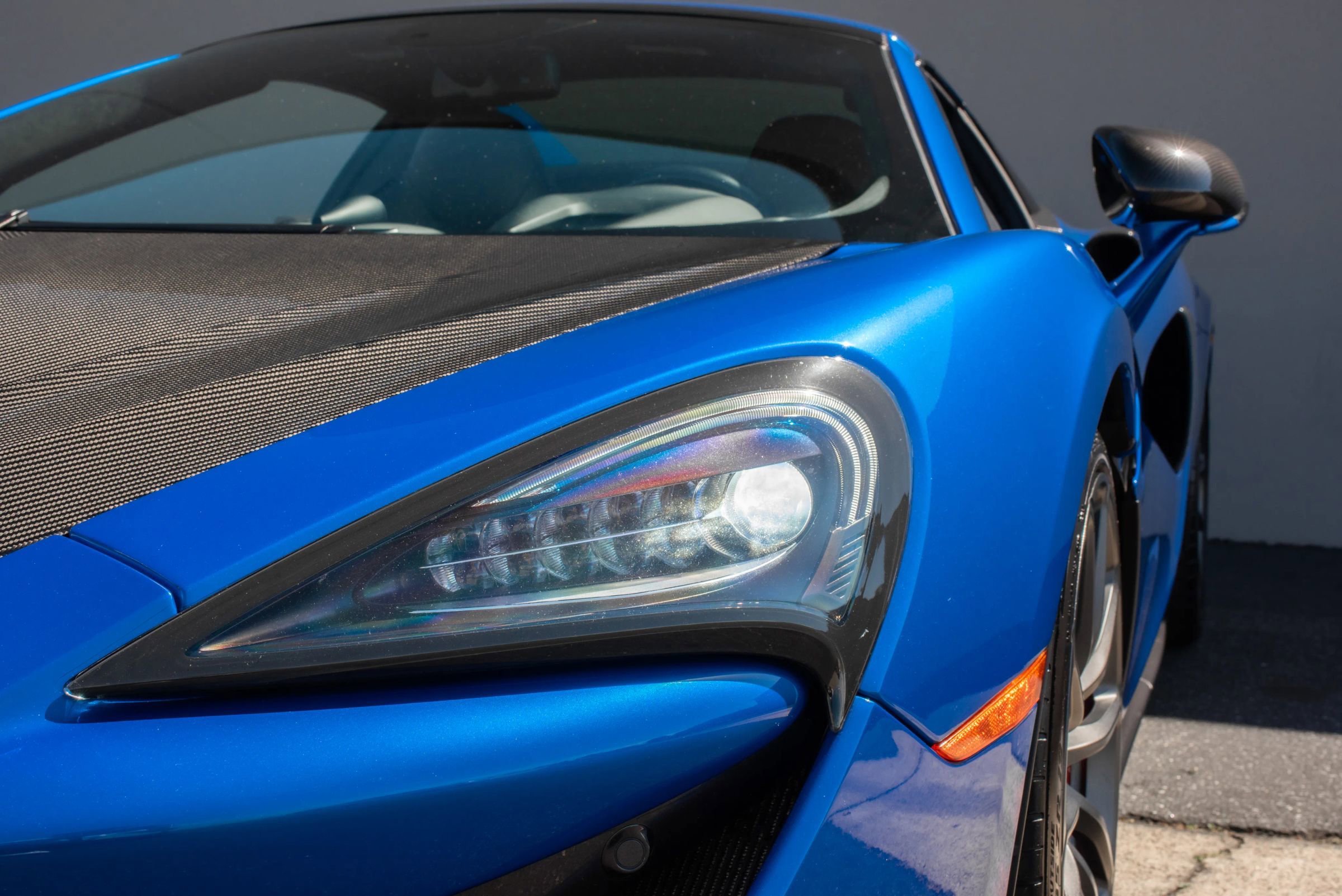 Used 2018 McLaren 570S Spider RWD image 32