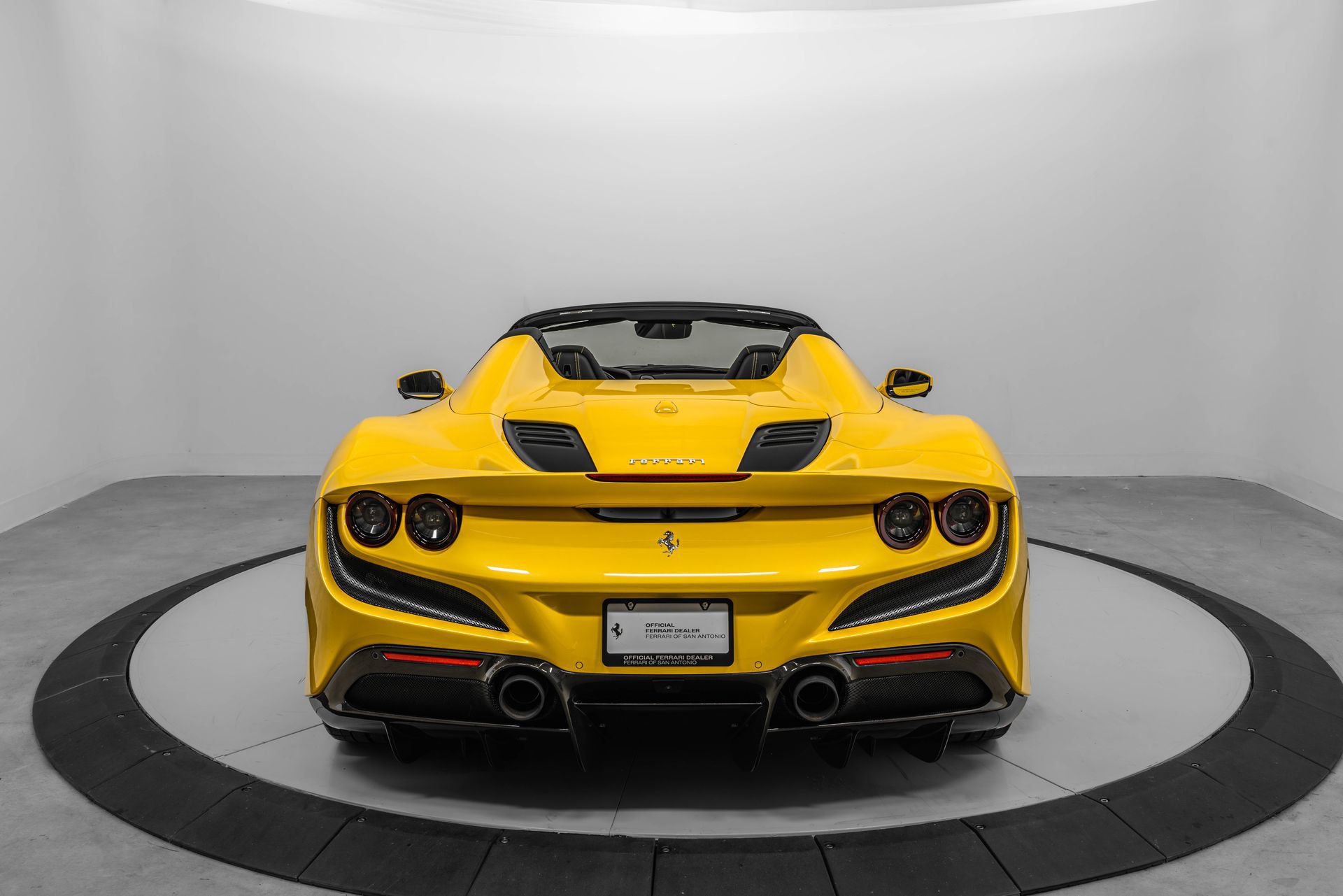 Certified 2022 Ferrari F8 Tributo RWD image 11