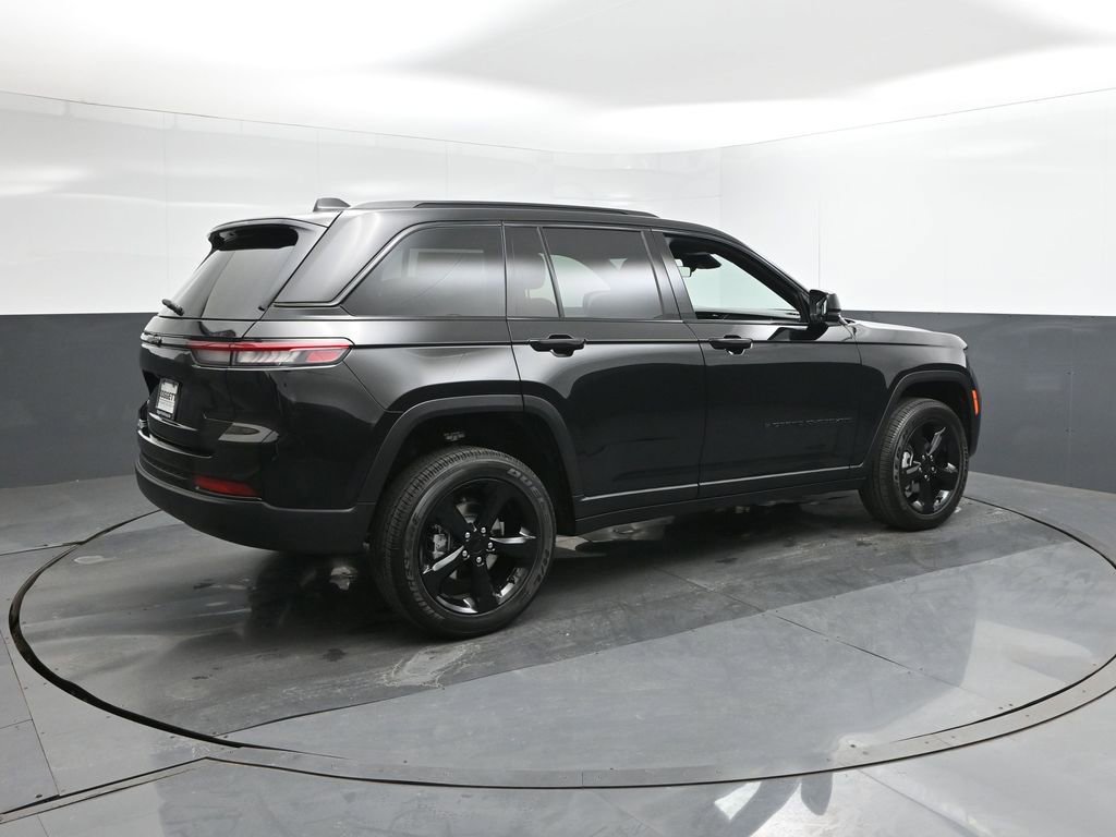 New 2025 Jeep Grand Cherokee Altitude image 15