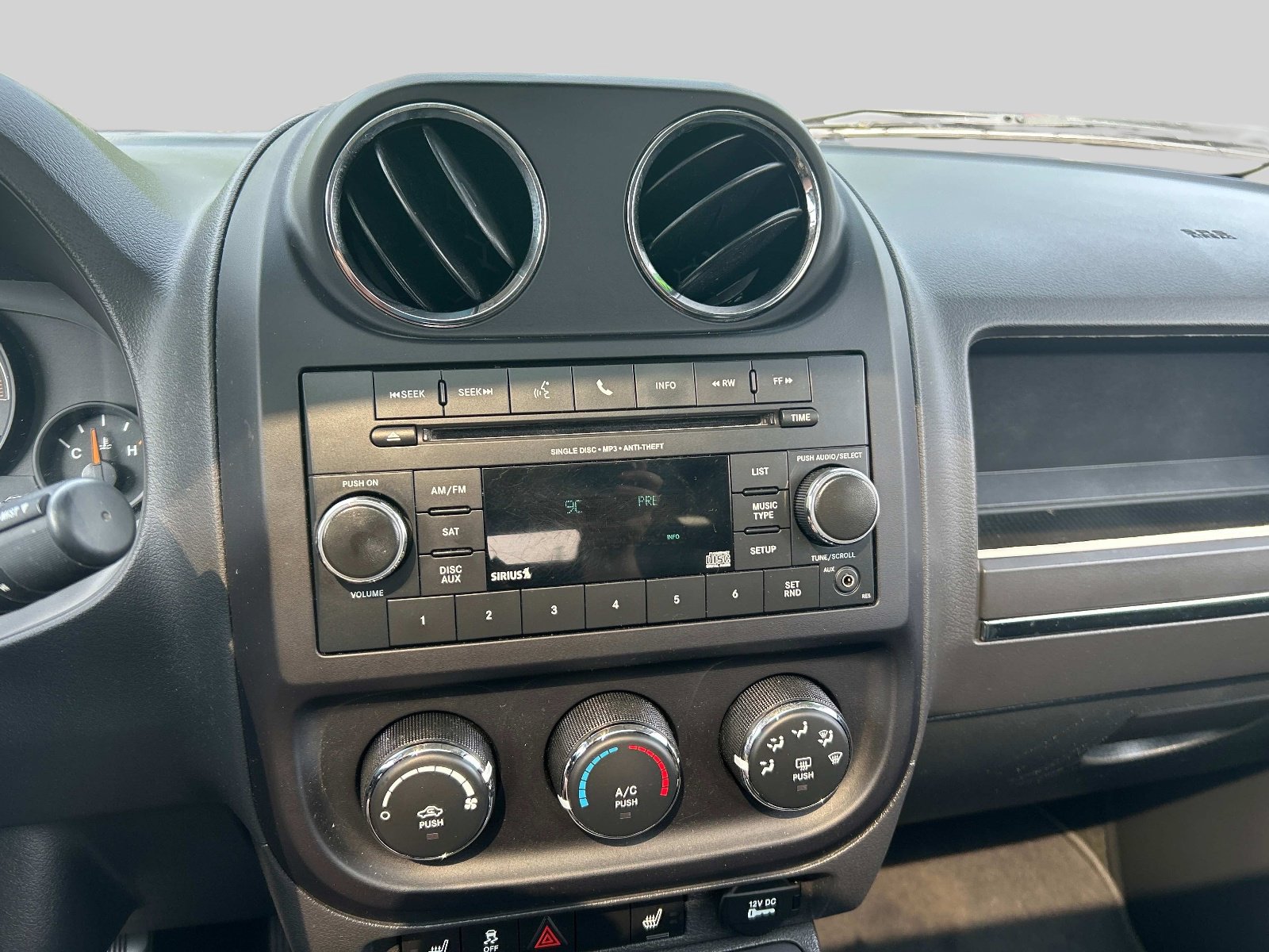 Used 2016 Jeep Patriot High Altitude AWD/4WD image 23