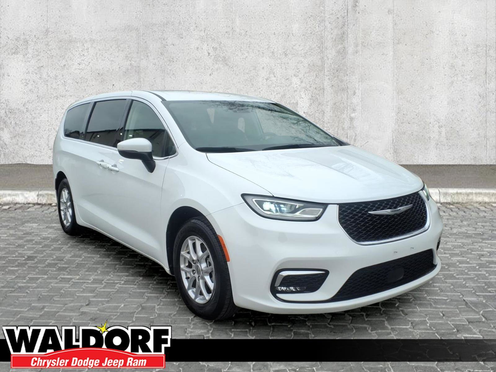 Used 2023 Chrysler Pacifica Touring-L