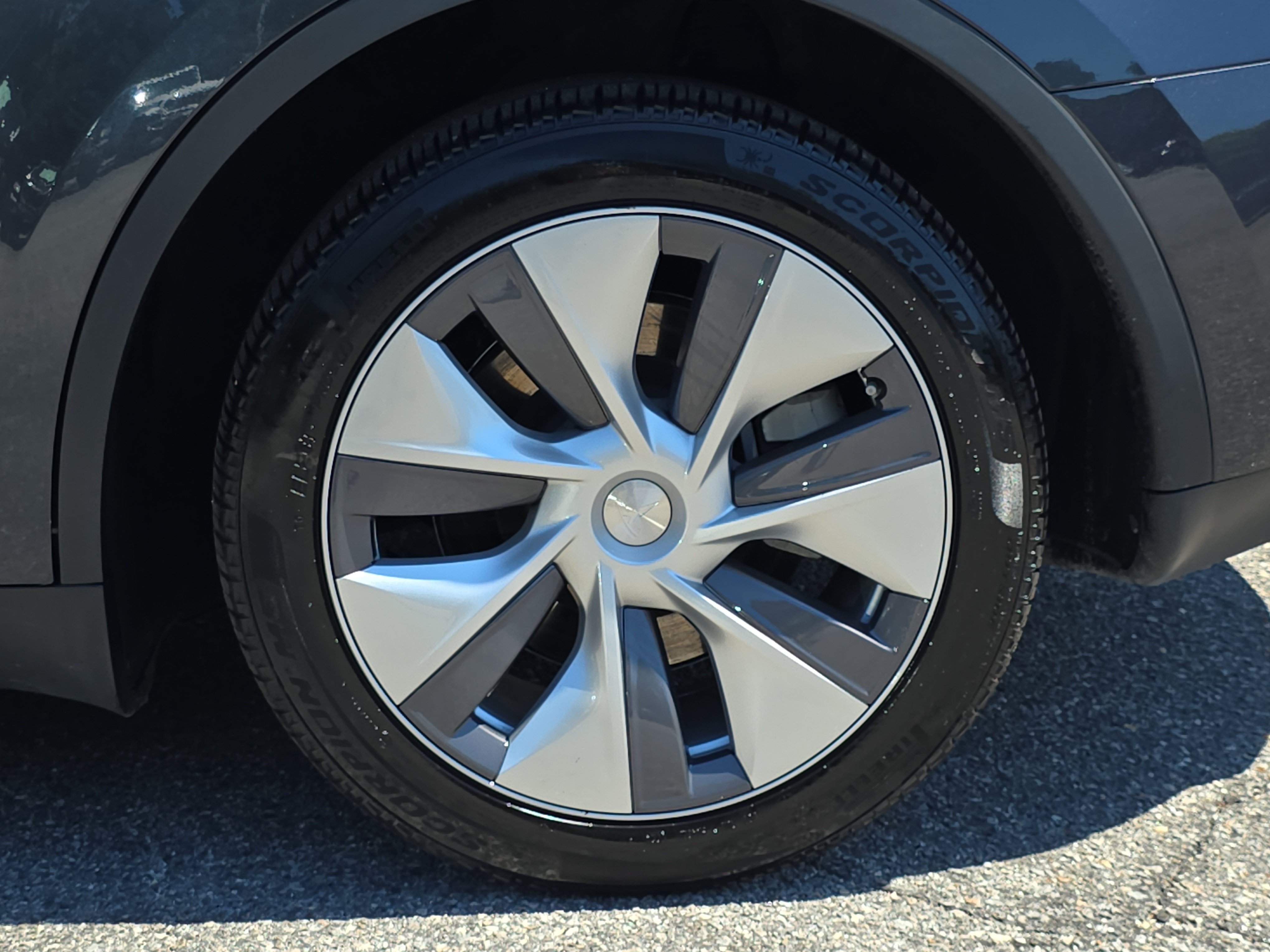 Used 2024 Tesla Model Y Long Range AWD/4WD image 34