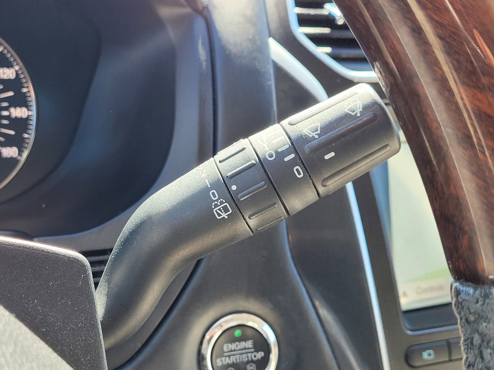 Used 2018 Ford Explorer Platinum image 22