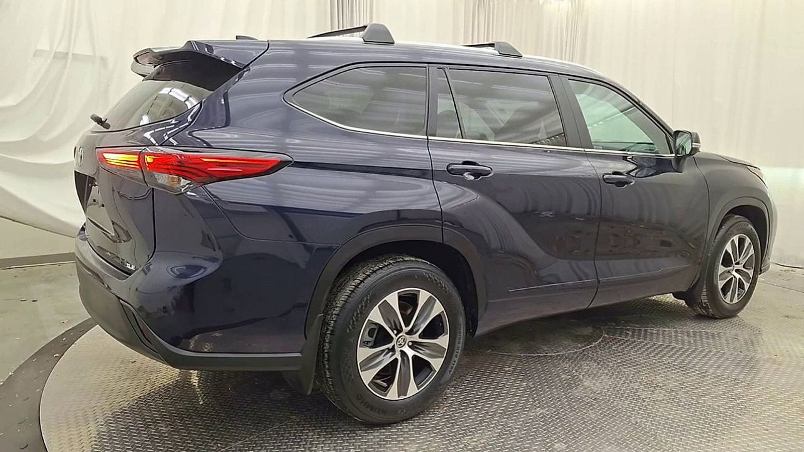 Certified 2023 Toyota Highlander XLE image 3