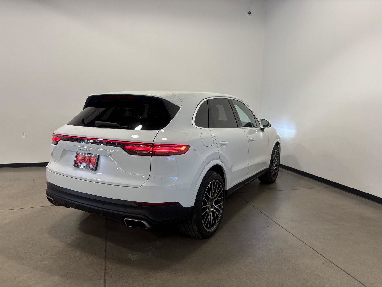 Used 2022 Porsche Cayenne AWD/4WD image 3