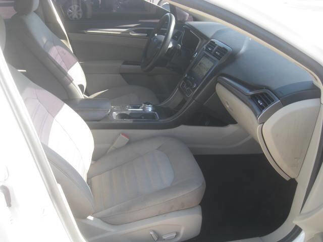 Used 2019 Ford Fusion SE image 17