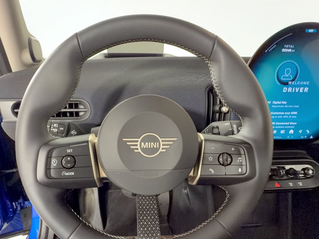 Certified 2025 MINI Cooper 4-Door Hardtop FWD image 10