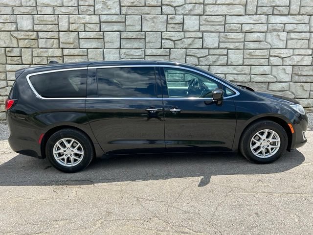 Certified 2020 Chrysler Pacifica Touring FWD image 6