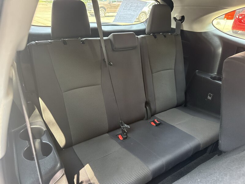 Used 2024 Toyota Highlander LE AWD/4WD image 21