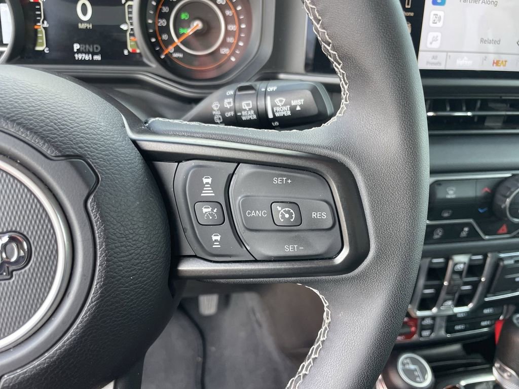 Used 2025 Jeep Wrangler Unlimited Rubicon image 16