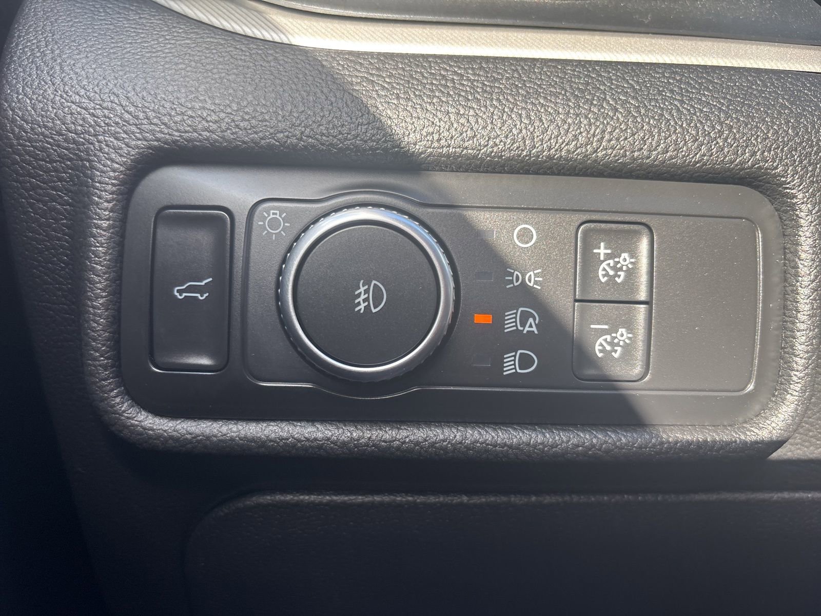 Used 2020 Ford Explorer XLT w/ Equipment Group 202A image 27