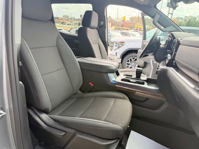 Used 2025 Chevrolet Silverado 1500 RST AWD/4WD image 18