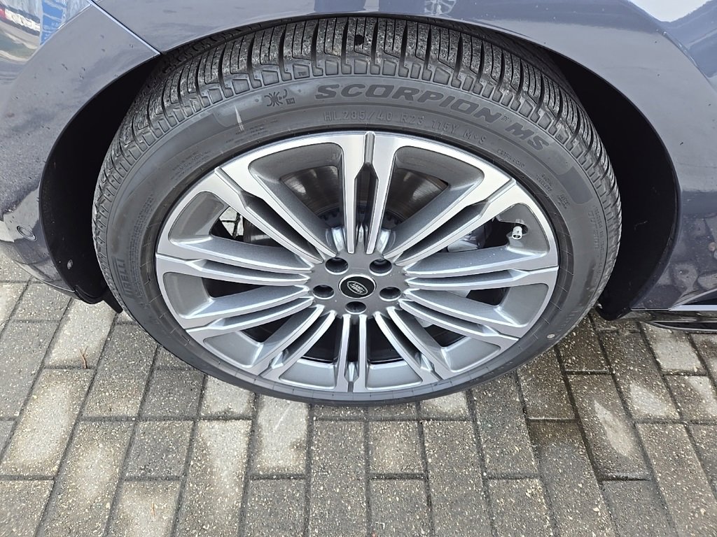 Used 2025 Land Rover Range Rover Long Wheelbase SE image 10