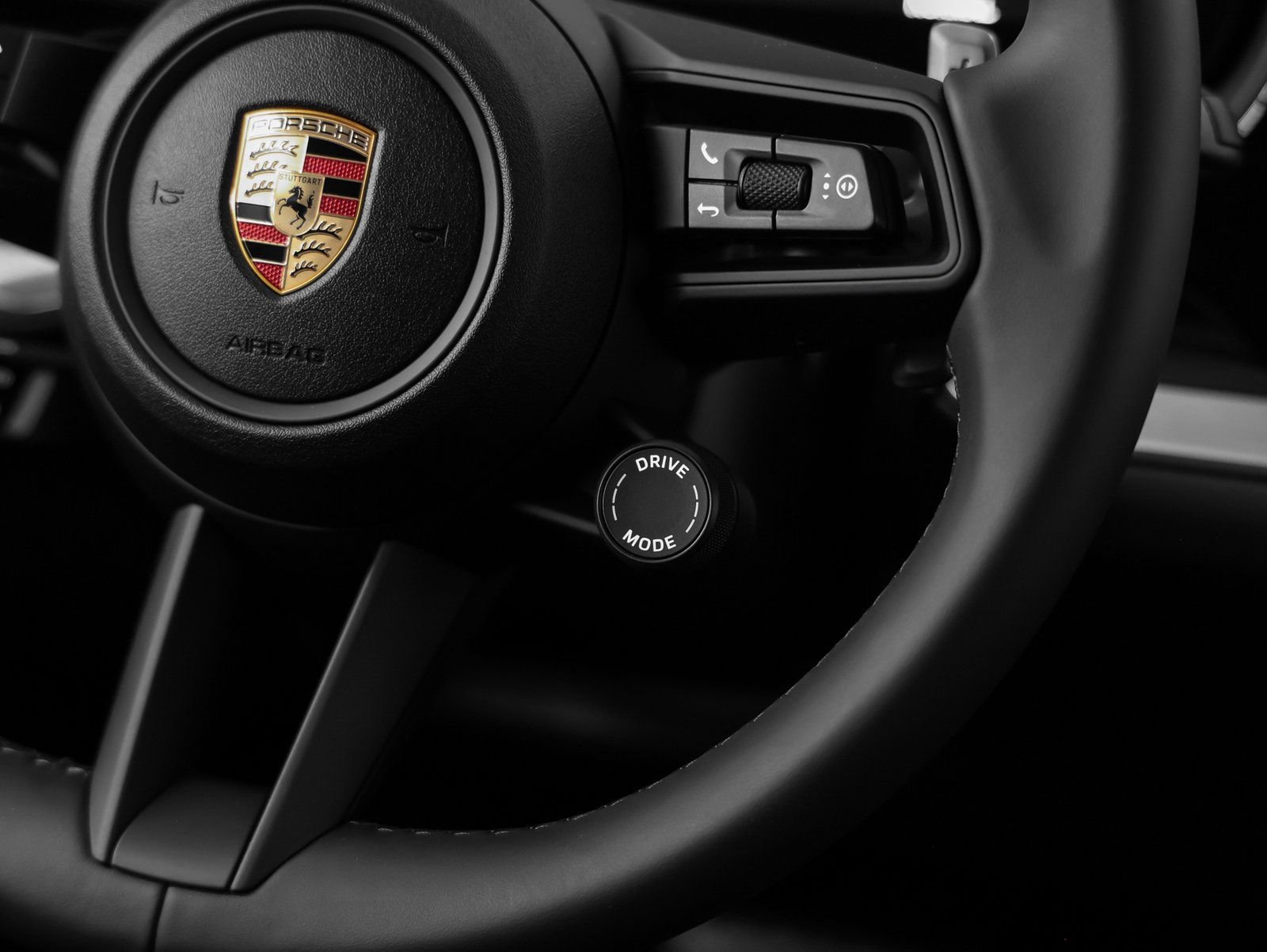 Certified 2025 Porsche Cayenne image 31