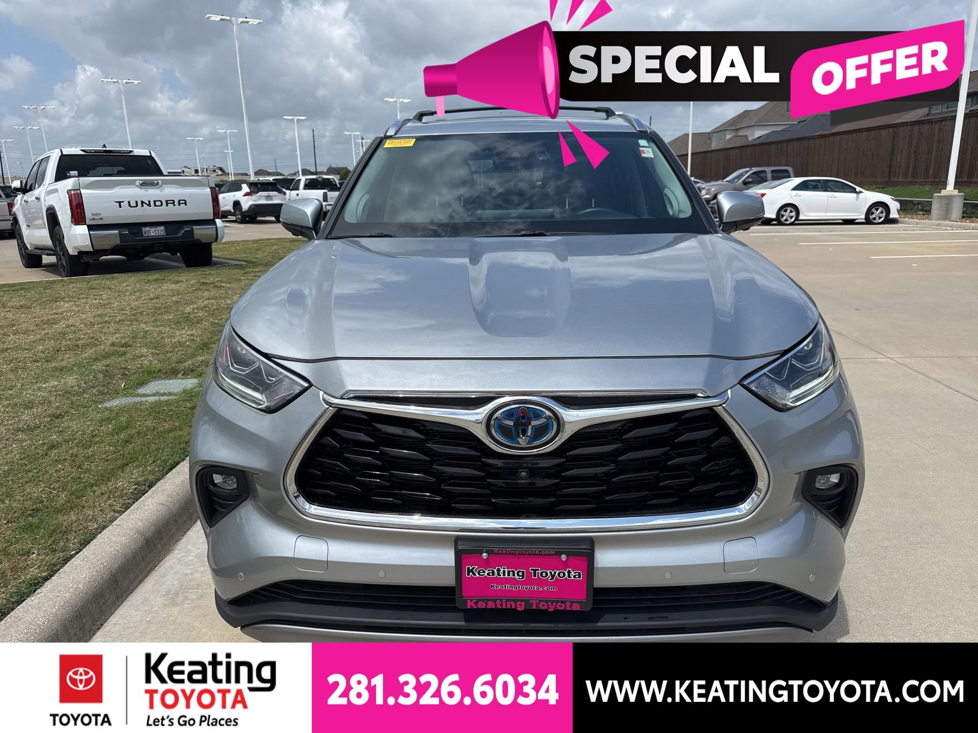 Used 2024 Toyota Highlander Platinum AWD/4WD image 2