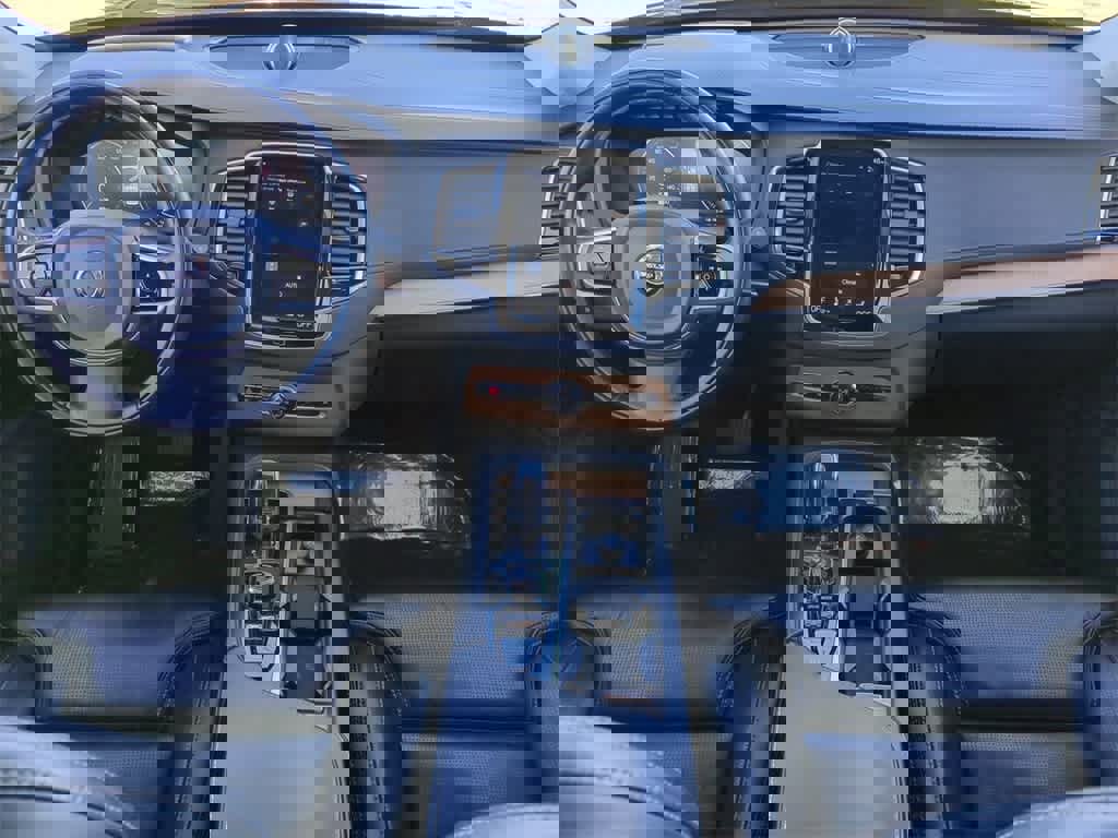 Used 2019 Volvo XC90 T8 Inscription w/ Luxury Package image 7