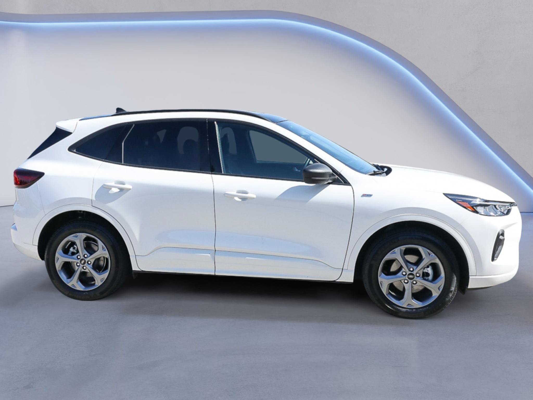 Used 2024 Ford Escape ST-Line w/ Tech Pack #1 AWD/4WD image 9