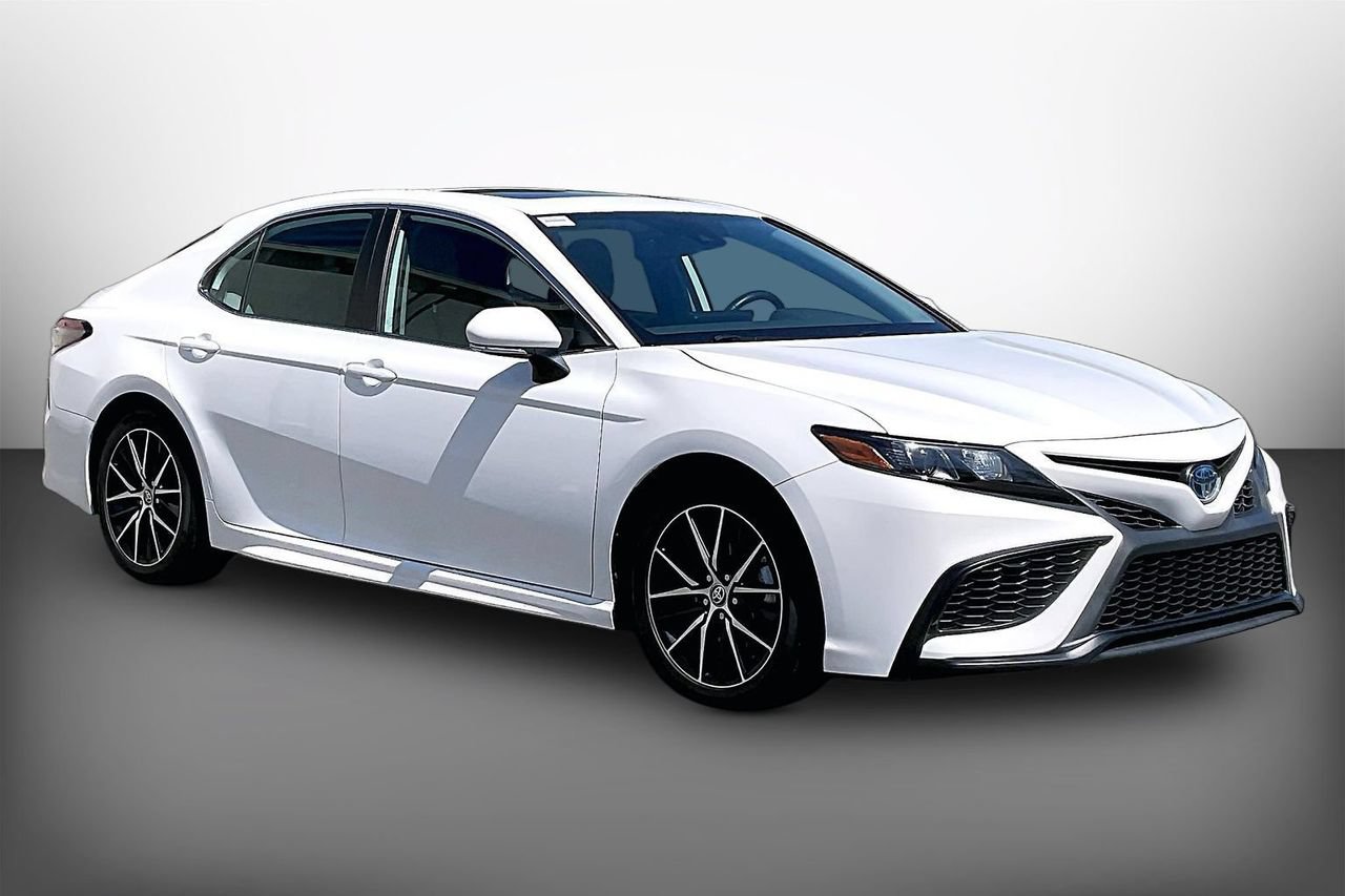 Used 2024 Toyota Camry SE w/ Audio Upgrade Package FWD image 2