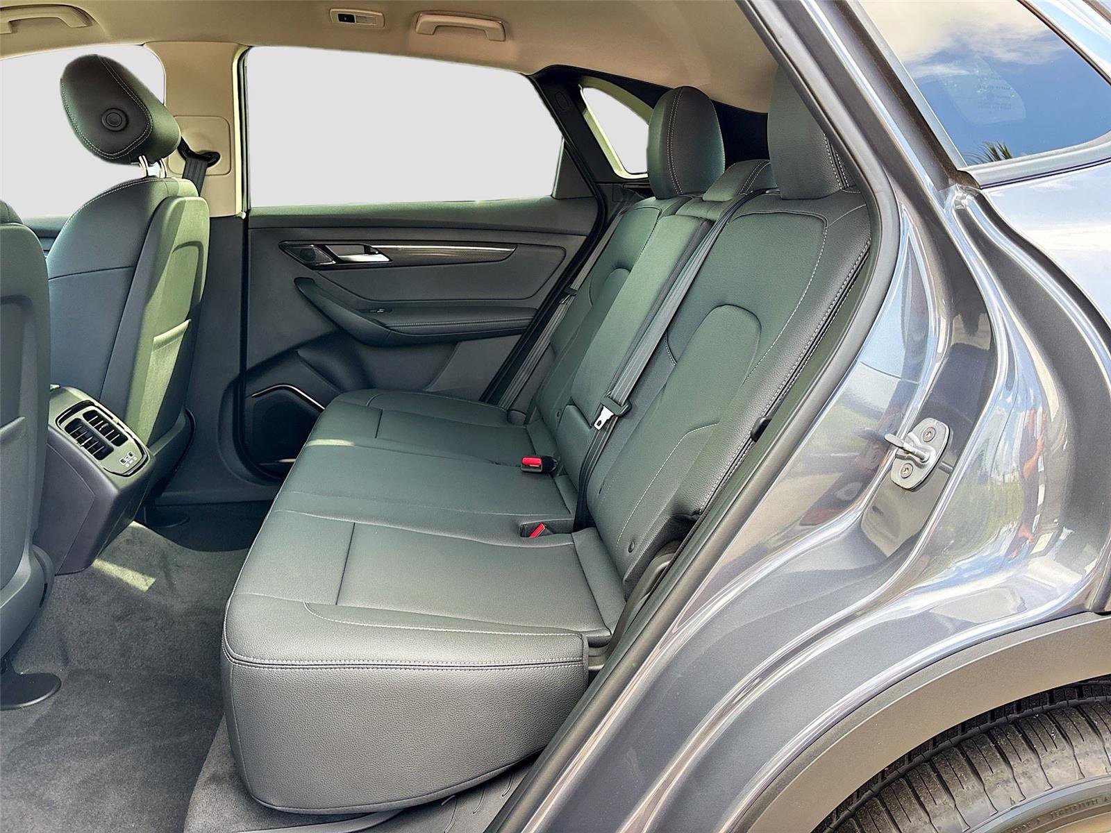New 2025 VinFast VF 8 Eco AWD/4WD image 23