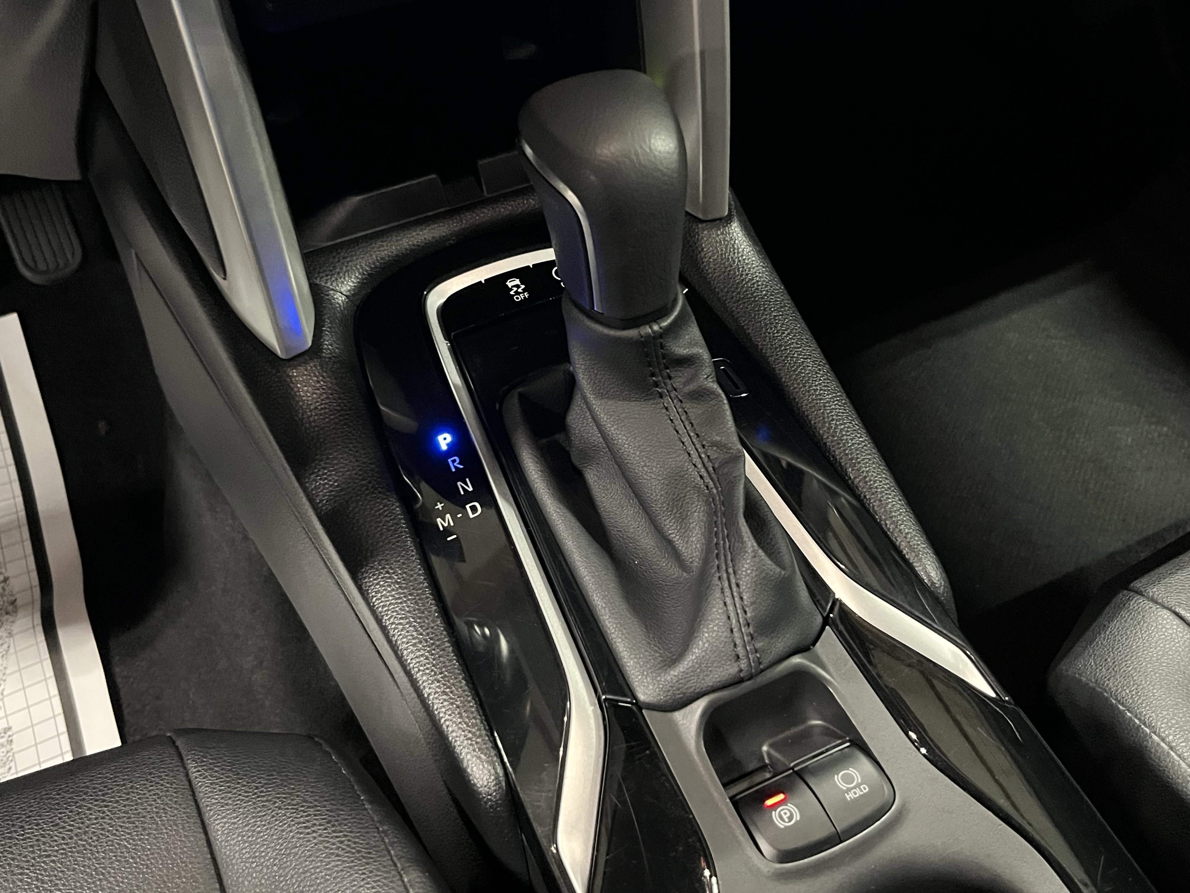 Used 2024 Toyota Corolla Cross XLE image 21