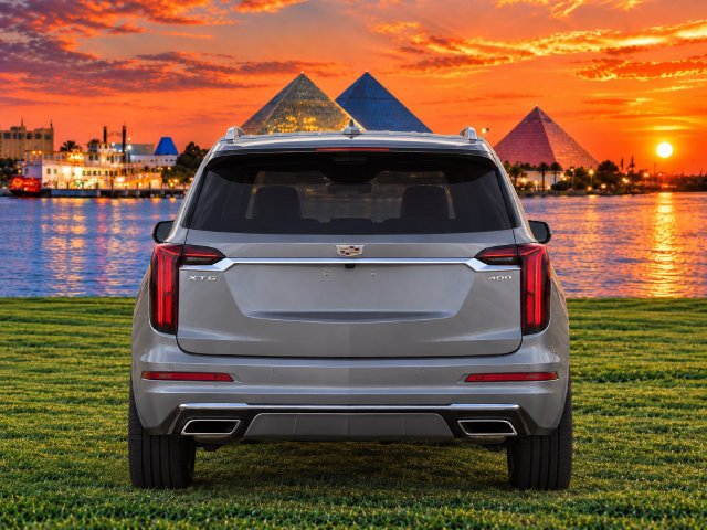 Used 2025 Cadillac XT6 Premium Luxury w/ Technology Package FWD image 7