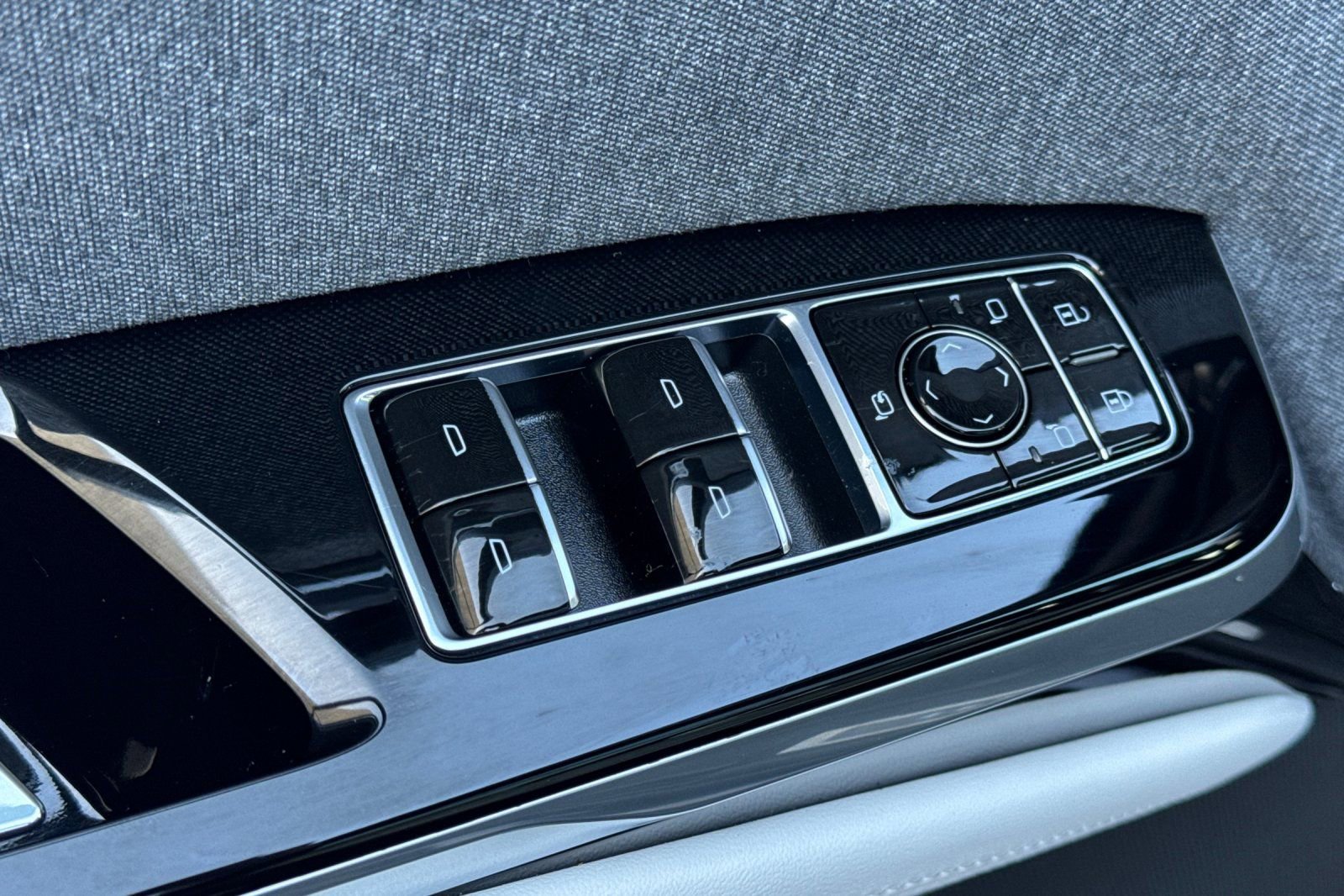 Certified 2025 Cadillac Escalade Sport Platinum AWD/4WD image 13