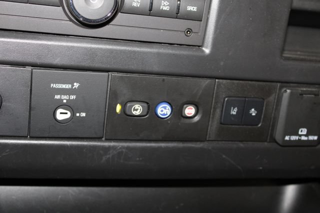 Used 2025 Chevrolet Express 3500 LT w/ LT Preferred Equipment Group RWD image 17
