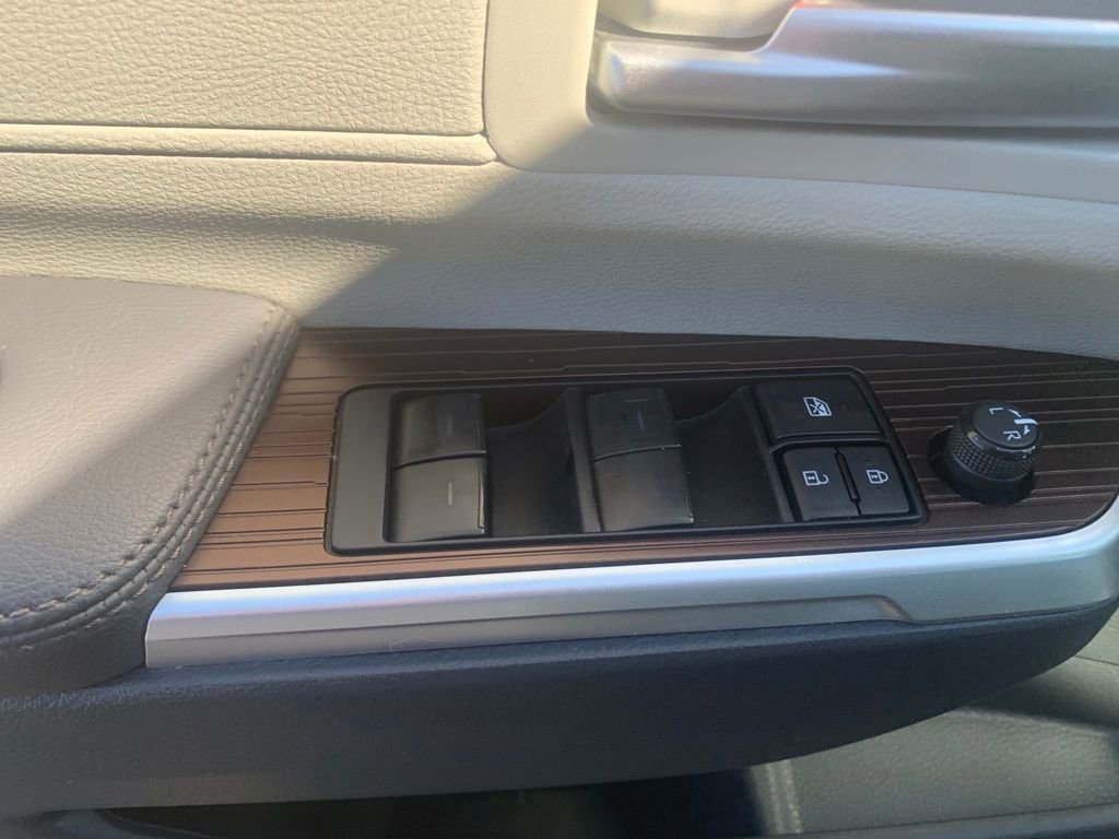 Used 2023 Toyota Sienna XLE image 12