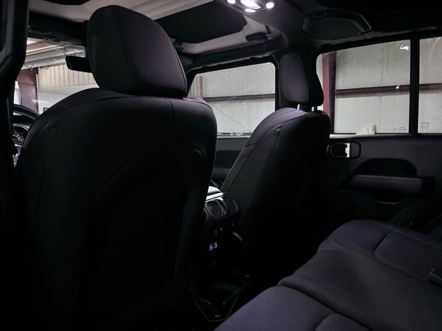 Used 2022 Jeep Wrangler Unlimited Sahara image 12