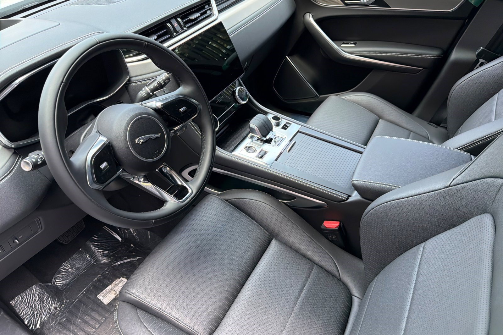 New 2026 Jaguar F-PACE R-Dynamic S AWD/4WD image 4