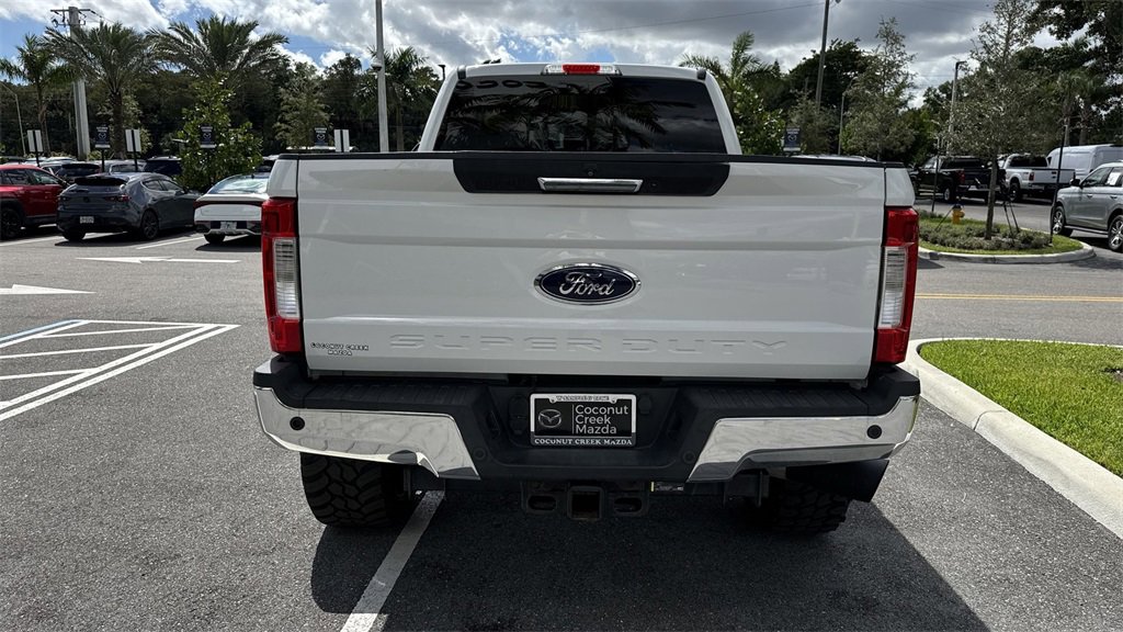 Used 2017 Ford F350 Lariat w/ Chrome Package image 3