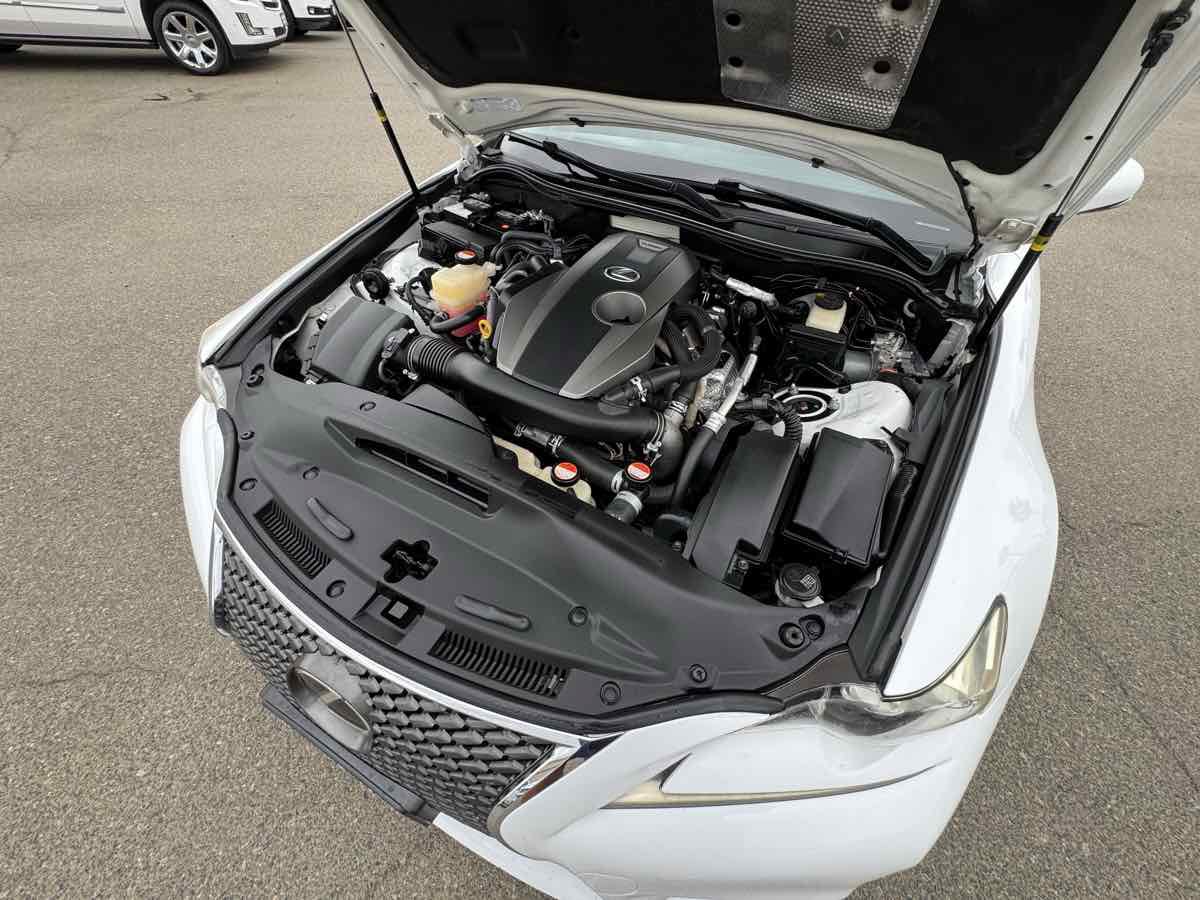 Used 2016 Lexus IS 200t w/ F Sport Package RWD image 39