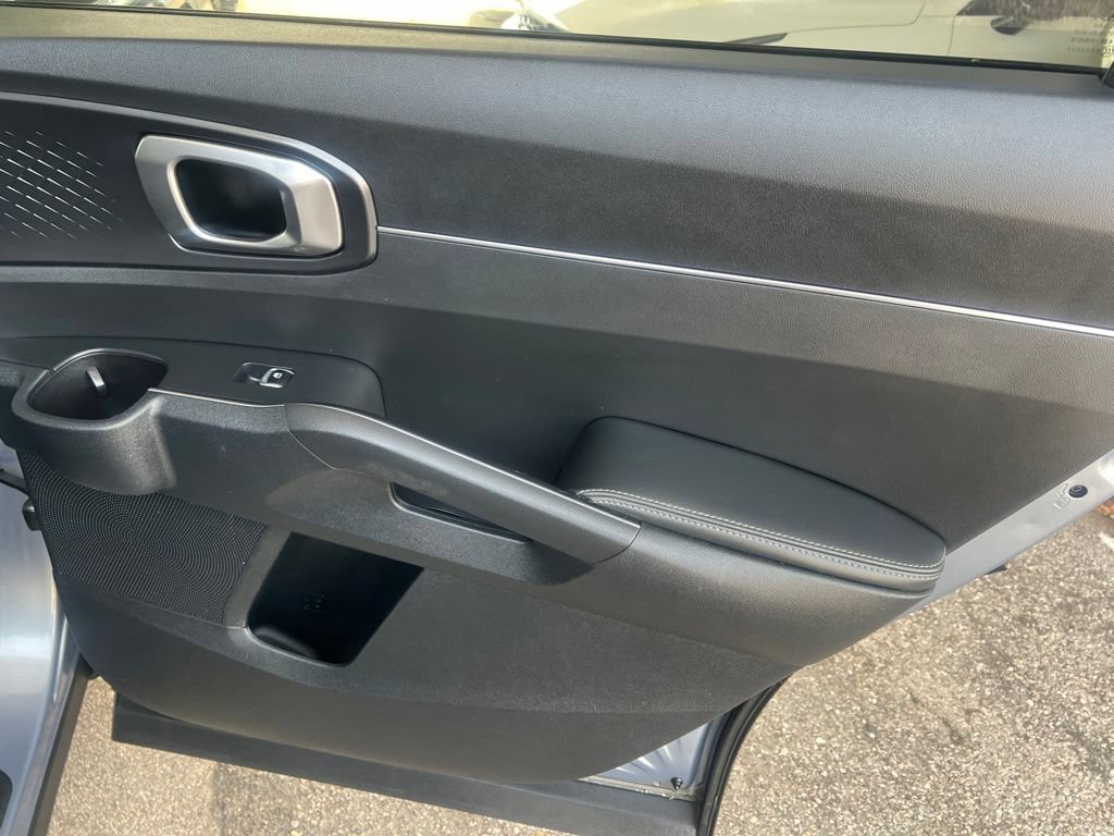 Certified 2024 Kia Sorento LX FWD image 15