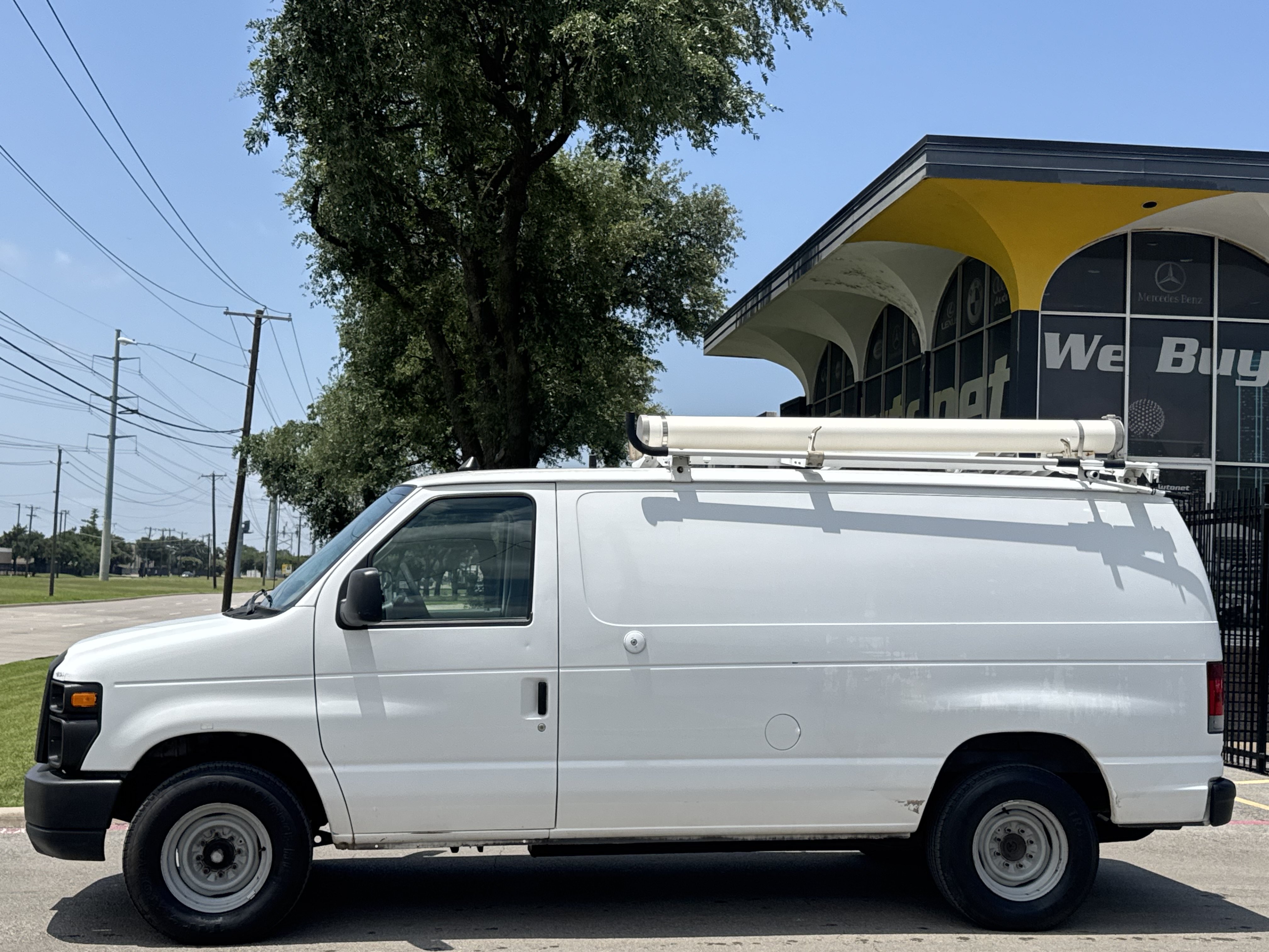 Used 2010 Ford E-250 and Econoline 250 RWD image 2