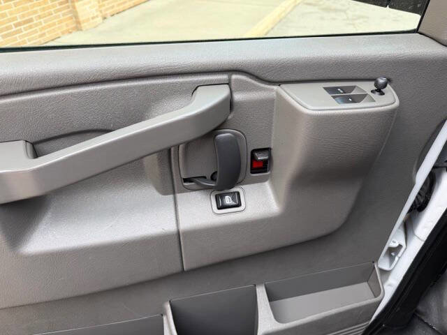Used 2021 GMC Savana 2500 w/ Driver Convenience Package RWD image 10
