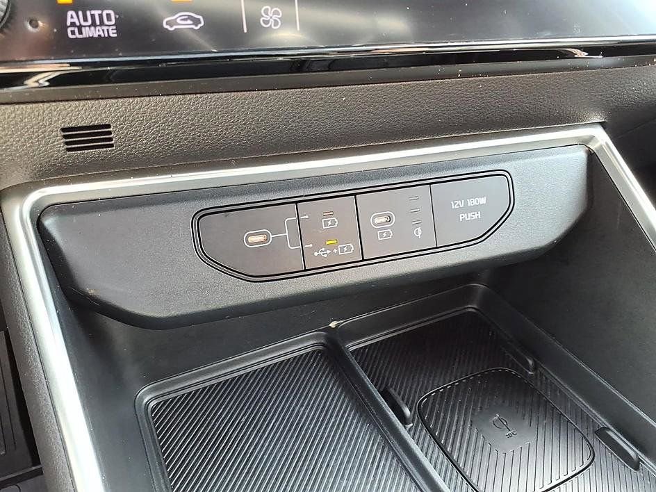 Used 2025 Kia Carnival SX Prestige FWD image 30