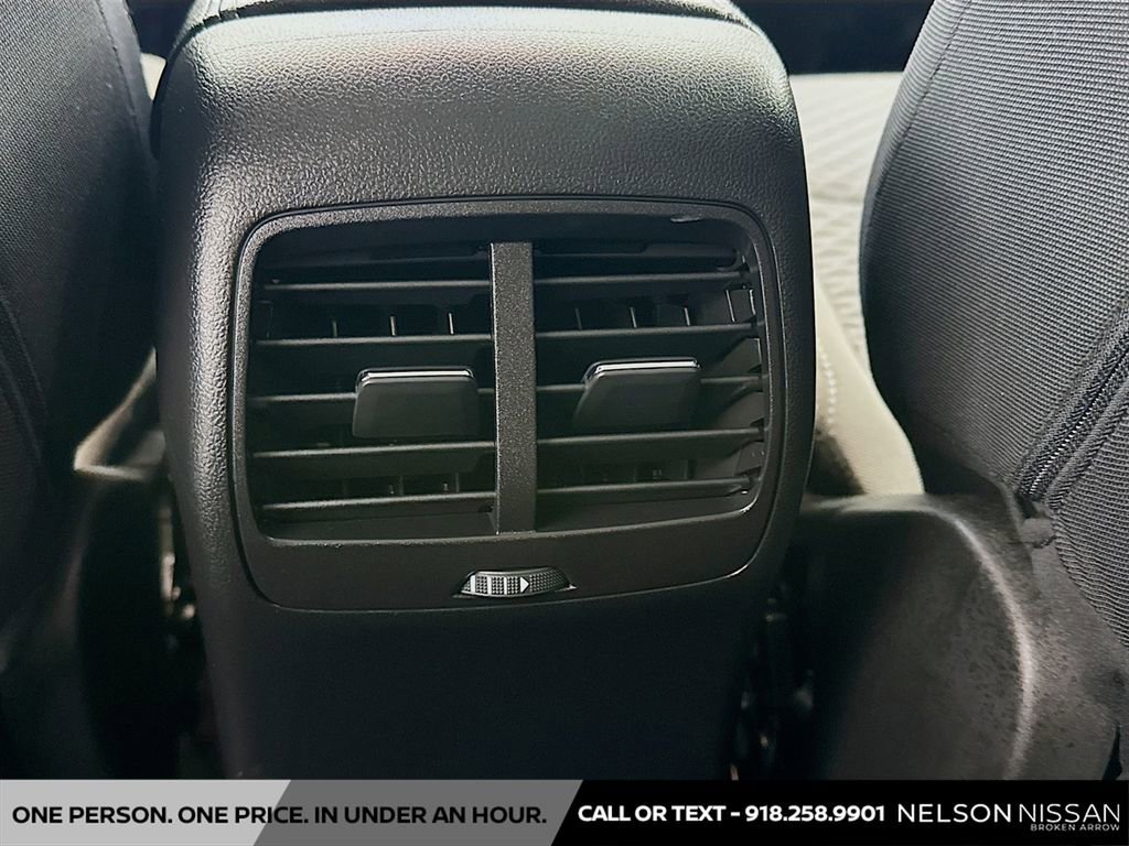 Used 2022 Ford Escape SE w/ SE Sport Appearance Package image 25